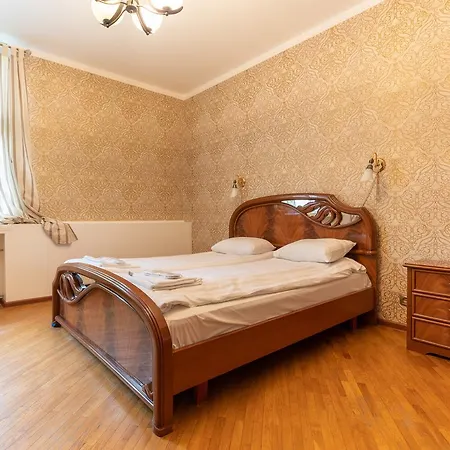 Spacious 3 Bdrm For 6 Διαμέρισμα
