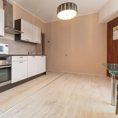 Апартаменты Spacious 3 Bdrm For 6 Таллин