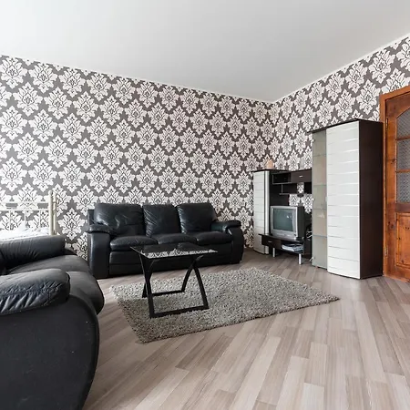 Spacious 3 Bdrm For 6 Apartment
