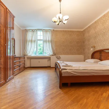 Spacious 3 Bdrm For 6 Διαμέρισμα *